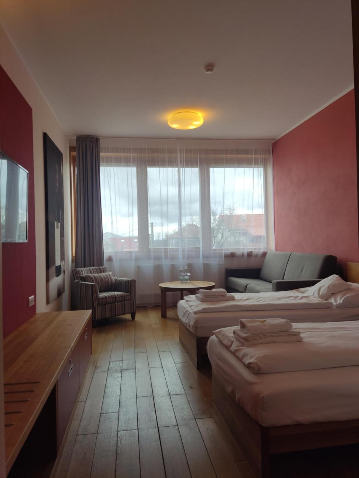 Hotel Madl Velke Bilovice ภายนอก รูปภาพ